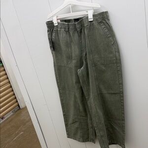 GAP Women's Cargo Pants in Olive